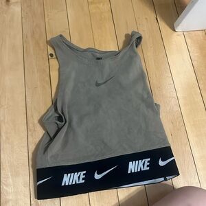 nike razorback tank in size xs